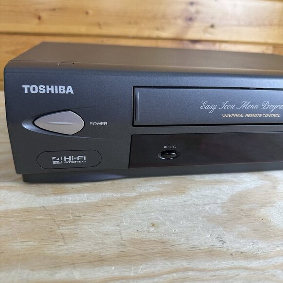 Toshiba M-68C VCR Plus VHS 4-Head Video Cassette Recorder No Remote - Picture 2 of 5